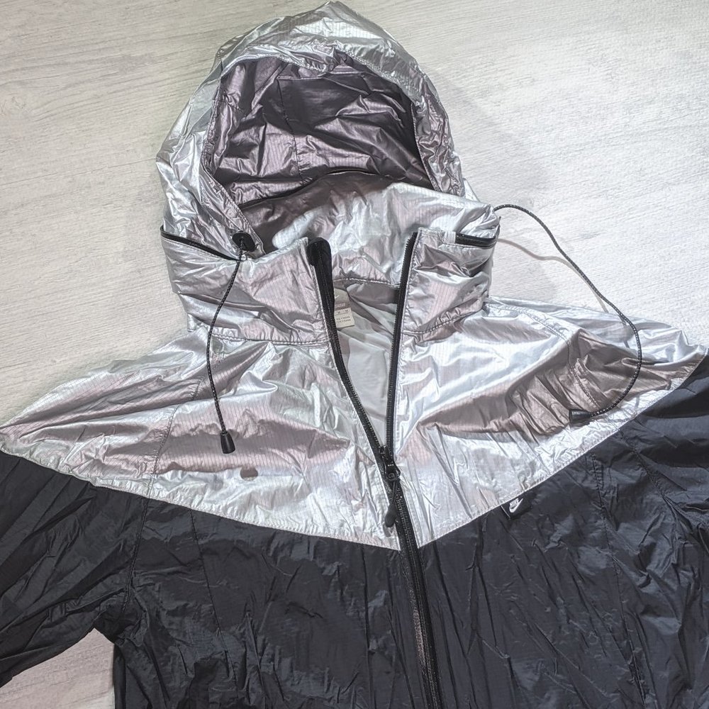 Nike Lightweight Jacket w/ zip away hoodie (E42)